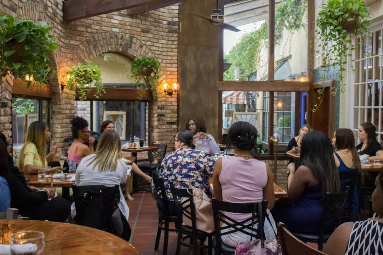 Speaking at The Orlando Bloggers Union MeetUp, photography by Kelly Lamano.